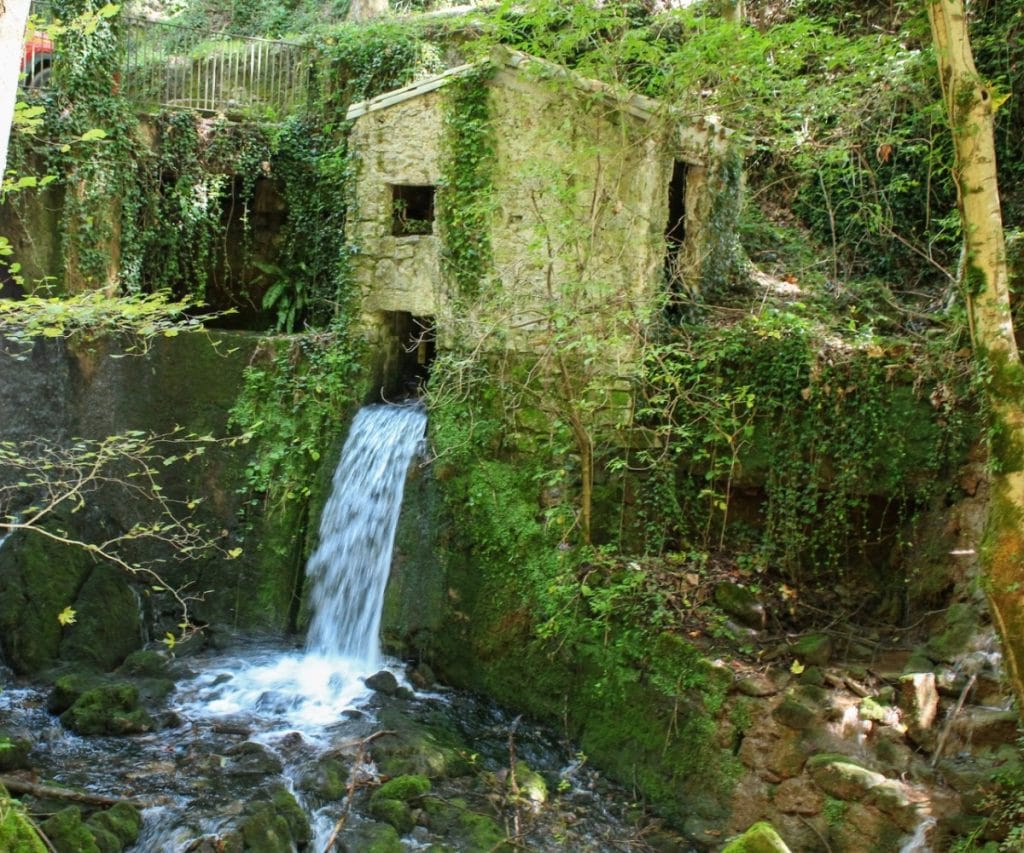 Font Gran d'Ogassa, salto de agua