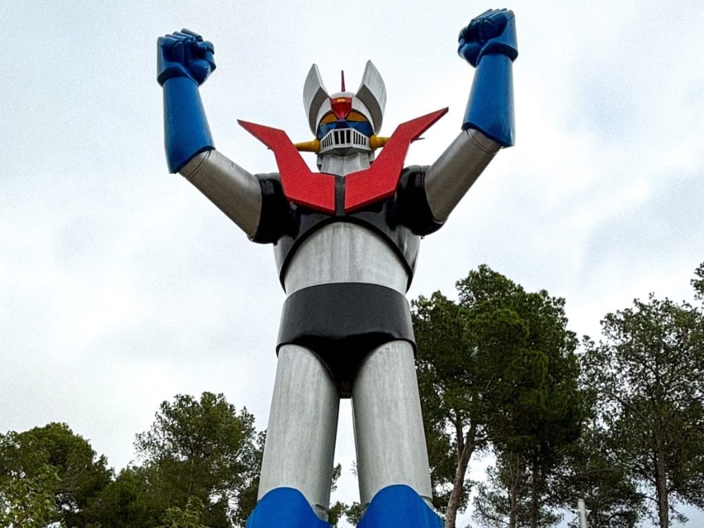 Estatua Mazinger Z, un lugar curioso que ver en Tarragona