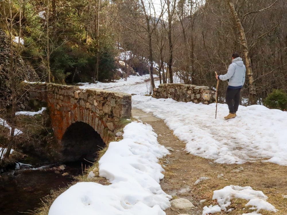 Puente de piedra sobre el río Carboner en Setcases